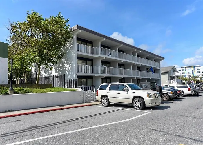 Recently Remodeled Ocean Block 1 Bedroom In Seven Seas! Ocean Stadt